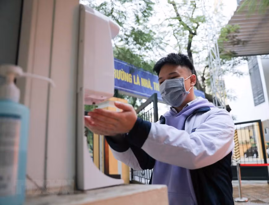 Hà Nội: Ngăn chặn, không để dịch COVID-19 lây lan trong trường học ảnh 1