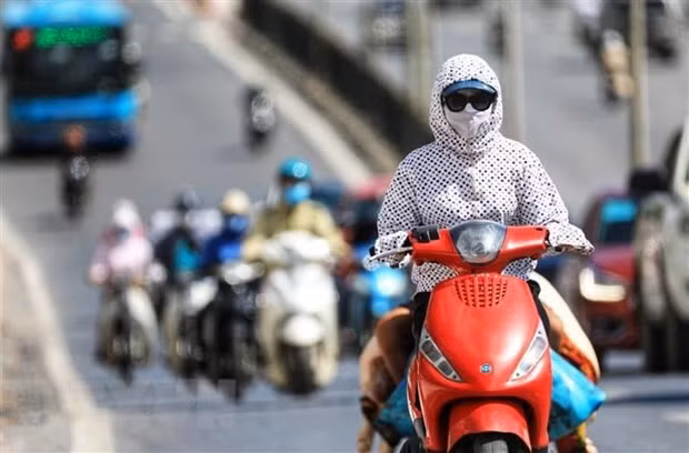 Nắng nóng khả năng kéo dài đến ngày 23/4, có nơi trên 40 độ C ảnh 1