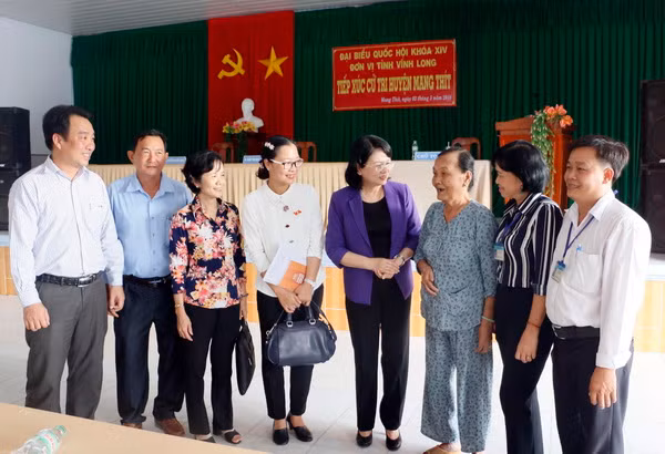 Phó Chủ tịch nước Đặng Thị Ngọc Thịnh tiếp xúc cử tri tại Vĩnh Long ảnh 2