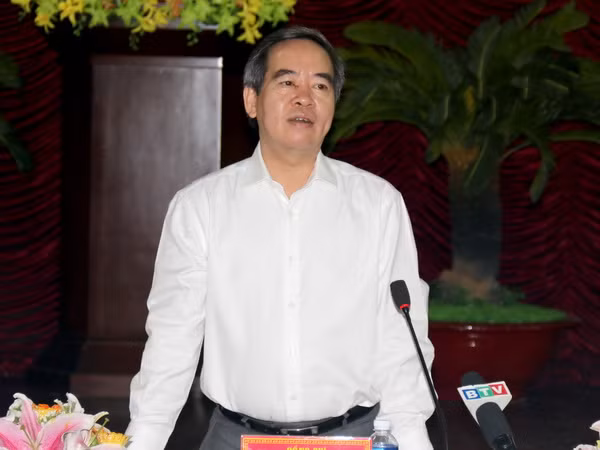 Trưởng Ban Kinh tế Trung ương tiếp xúc cử tri tại Quảng Bình ảnh 1