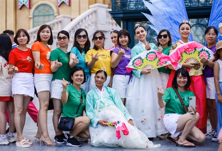 Sun World Ba Na Hills hút khách đến trải nghiệm chuỗi lễ hội mùa Hè ảnh 5