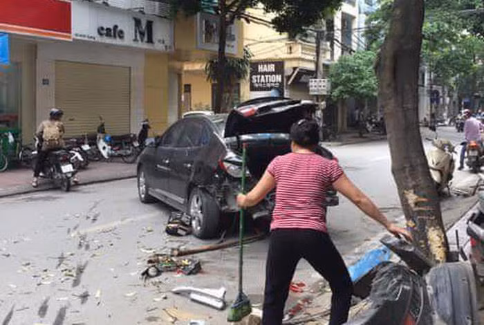 Xác định danh tính tài xế ôtô gây tai nạn liên hoàn tại Cầu Giấy ảnh 1