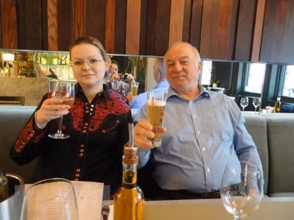 Nga bất ngờ chỉ trích truyền thông Anh "ỉm tin" vụ Skripal ảnh 1
