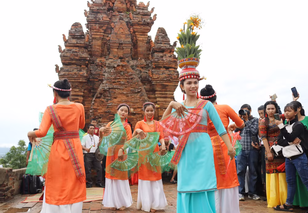 vna_potal_ninh_thuan_dong_bao_cham_vui_don_le_hoi_ka_te_2020_5071210.jpg.jpg