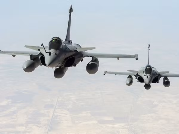 Iraq kêu gọi mở rộng các cuộc tấn công IS sang Syria ảnh 1
