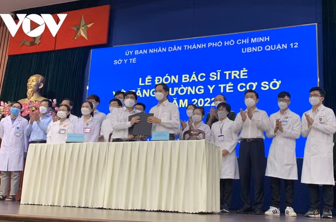 TP Hồ Chí Minh tiếp nhận 297 bác sỹ trẻ tăng cường y tế cơ sở năm 2022 ảnh 1