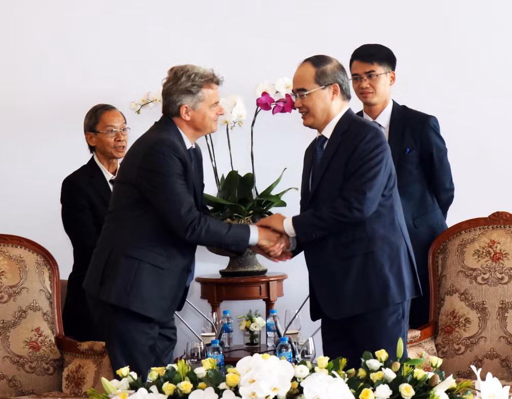Bí thư Thành ủy TP.HCM tiếp Bí thư toàn quốc Đảng Cộng sản Pháp ảnh 1