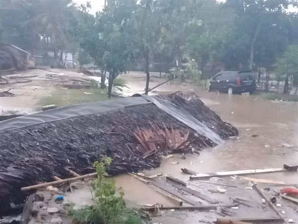 Sóng thần ở Indonesia: Công tác cứu hộ gặp nhiều khó khăn ảnh 1
