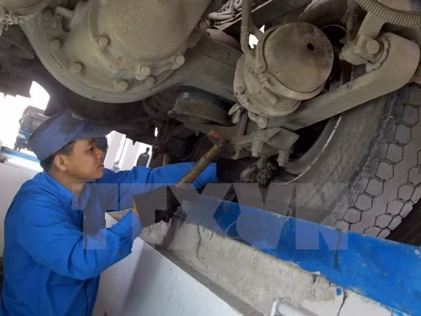 Xe 'hết đát' nhởn nhơ, cán bộ đăng kiểm bị đánh, chính quyền làm ngơ? ảnh 1