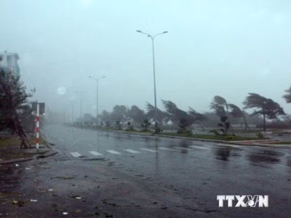 Bão Kalmaegi đang di chuyển rất nhanh vào Biển Đông ảnh 1