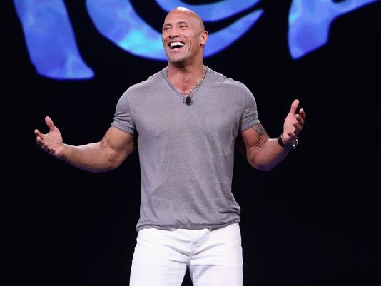 Dwayne Johnson là nam diễn viên có thu nhập cao nhất thế giới | Vietnam+  (VietnamPlus)