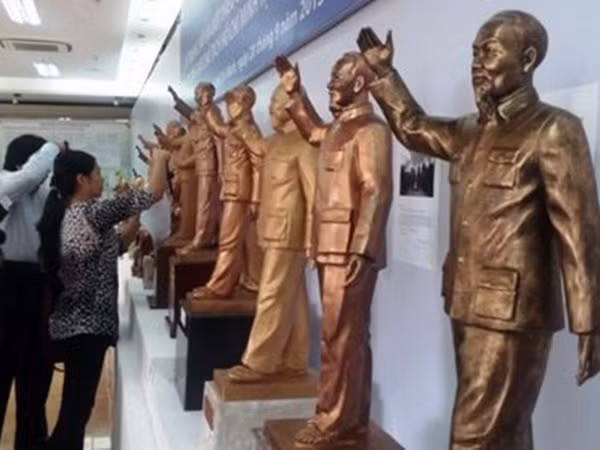 TP HCM: Đổ mẻ đồng đầu tiên đúc Tượng đài Chủ tịch Hồ Chí Minh ảnh 1