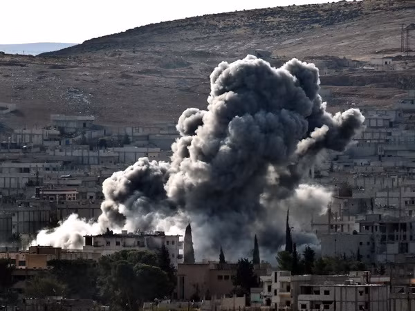 Liên quân quốc tế tiến hành 26 cuộc không kích ở Syria và Iraq ảnh 1
