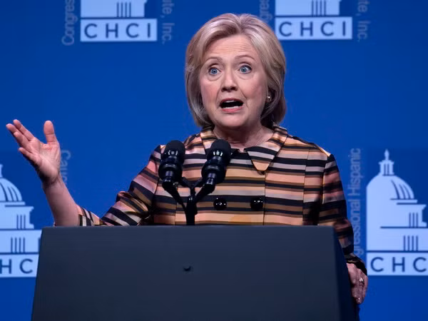 Bà Hillary phản bác cáo buộc về nơi sinh của Tổng thống Obama ảnh 1