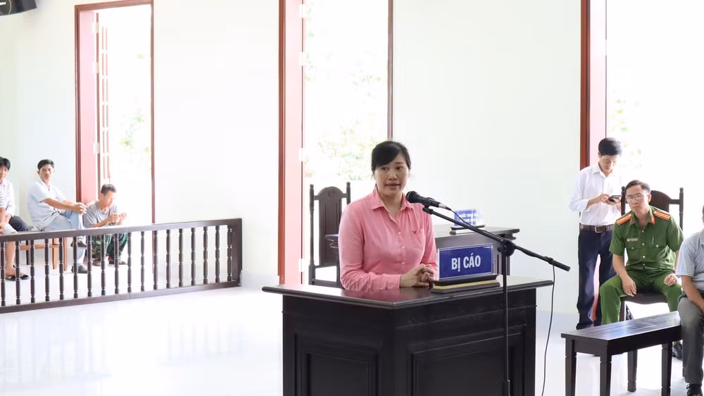 Lĩnh án 14 năm tù vì đầu độc chồng bằng món khổ qua nhồi lá ngón ảnh 1