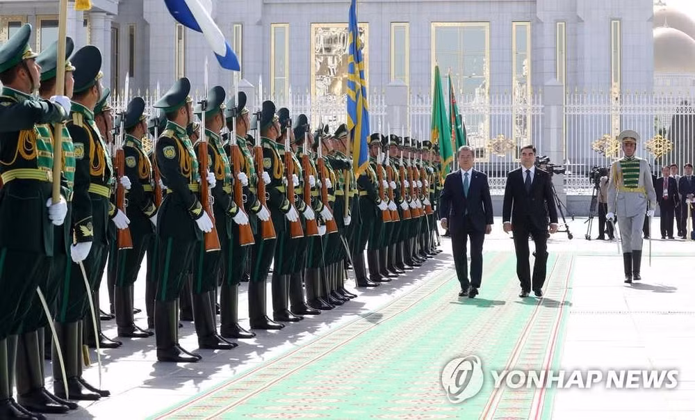 Lãnh đạo Hàn Quốc, Turkmenistan nhất trí tăng cường hợp tác ảnh 1