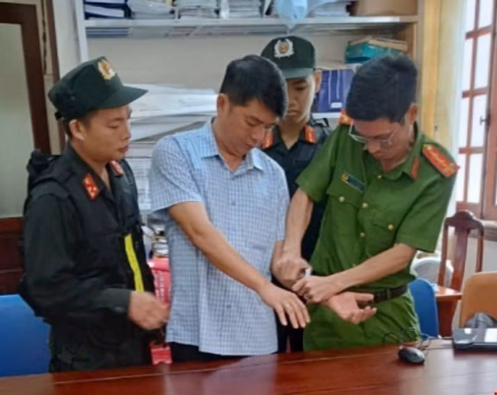 ttxvn _binh_phuoc_khoi_to_bat_tam_giam_pho_chu_tich_va_3_can_bo_huyen_bu_gia_map2_resize.jpg