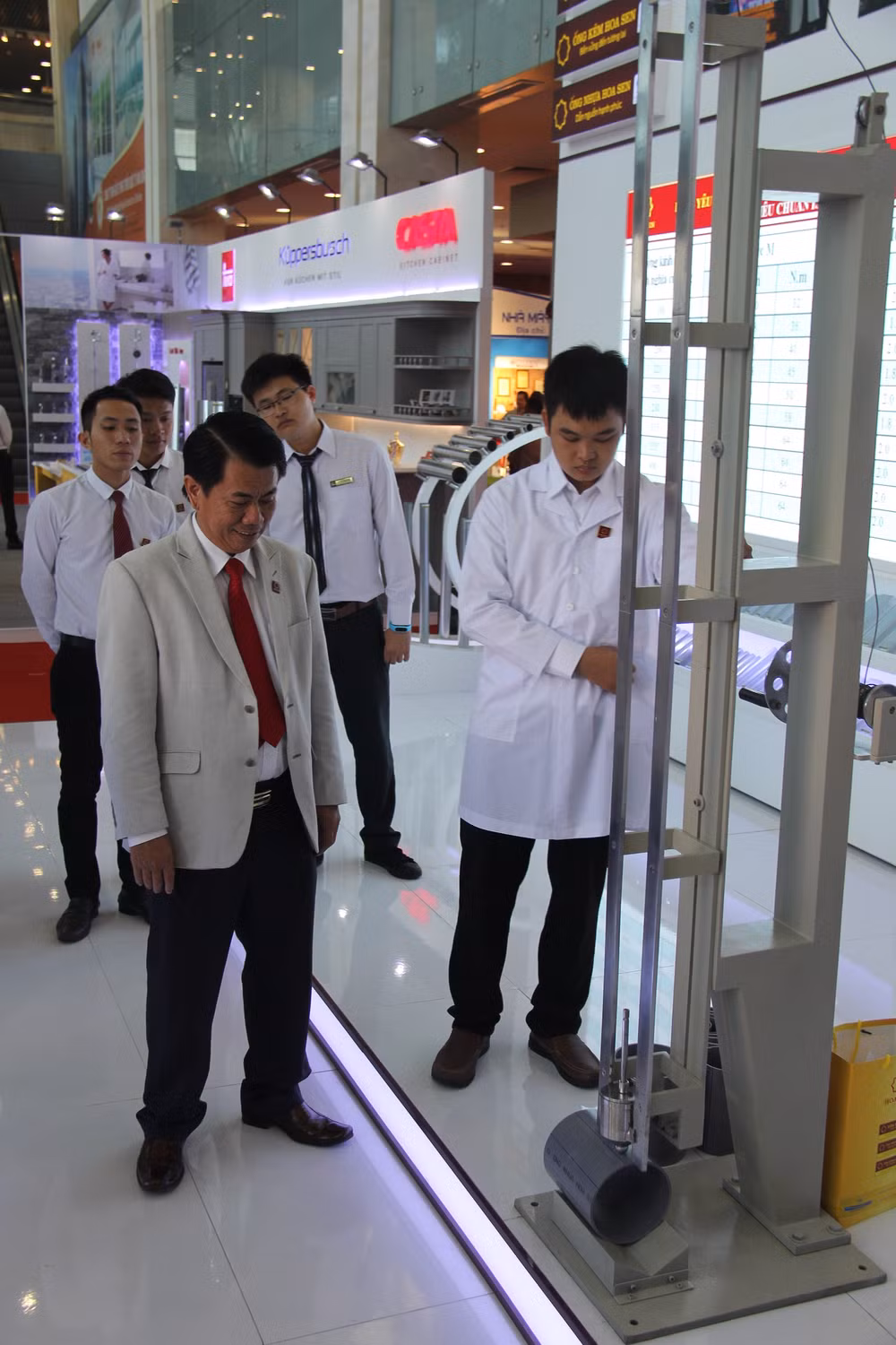 Tham quan những gian hàng độc đáo tại triển lãm Quốc tế Vietbuild 2016 ảnh 6