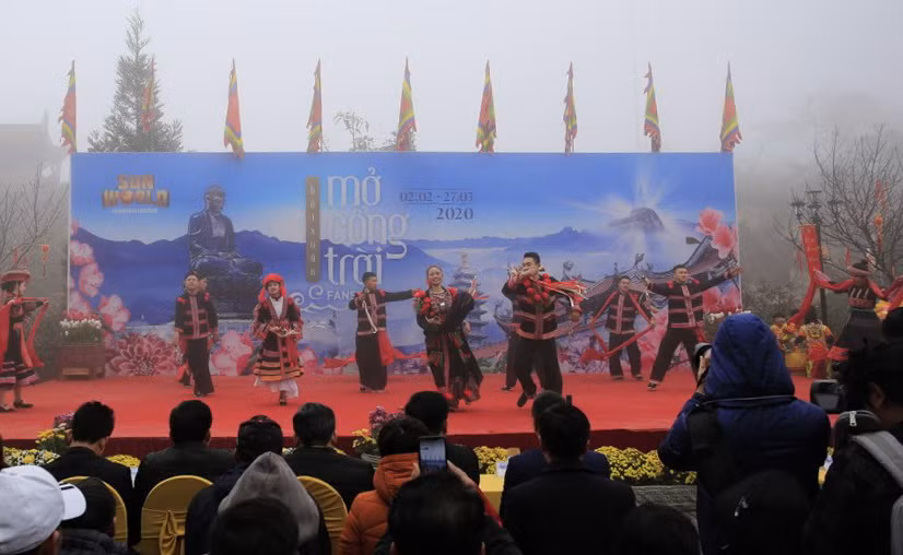 Lào Cai mở cổng trời Fansipan 2020 - Hội xuân đậm chất Tây Bắc ảnh 1