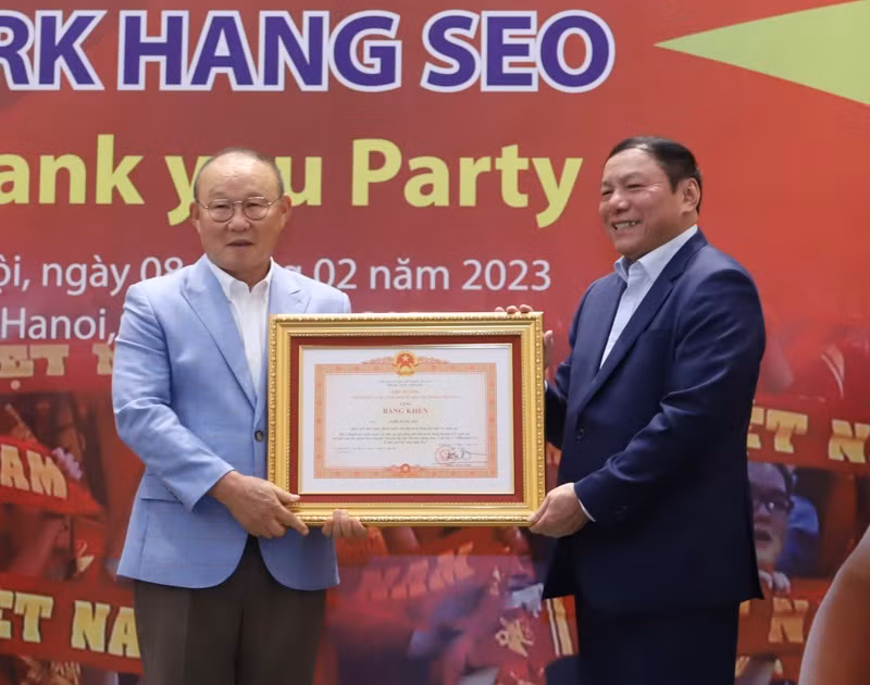 Bộ trưởng Nguyễn Văn Hùng: HLV Park Hang-seo là người truyền cảm hứng ảnh 1