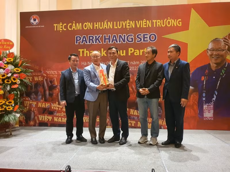 Bộ trưởng Nguyễn Văn Hùng: HLV Park Hang-seo là người truyền cảm hứng ảnh 3