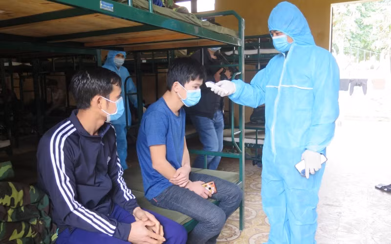  Cách ly một thuyền viên nghi mắc COVID-19 ngay sau khi nhập cảnh ảnh 1