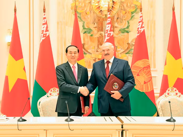 Chủ tịch nước kết thúc chuyến thăm Belarus, lên đường thăm Nga ảnh 1