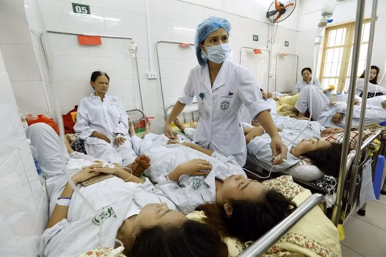 Bộ trưởng Y tế: Quá tải bệnh viện dẫn đến nhiều sự cố y khoa ảnh 2