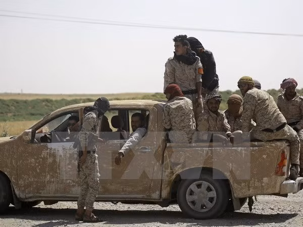 Iran nã hàng loạt tên lửa đất đối đất vào khu vực miền Đông Syria ảnh 1