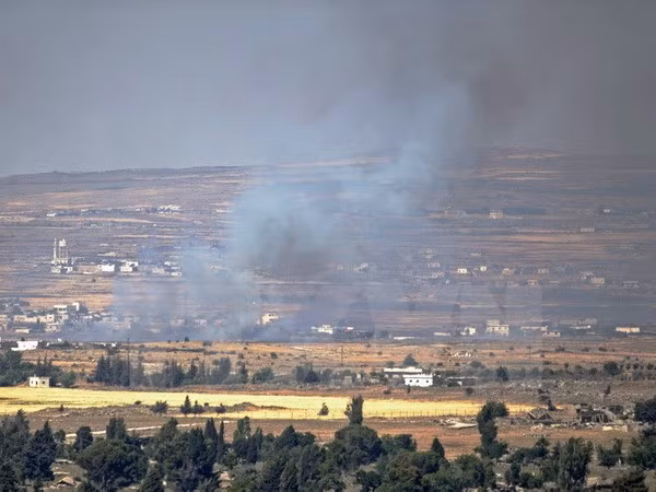 Israel tấn công vị trí của quân đội Syria tại Cao nguyên Golan ảnh 1
