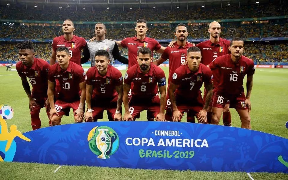 Argentina - Venezuela: Áp lực đè nặng lên đôi chân Messi ảnh 1