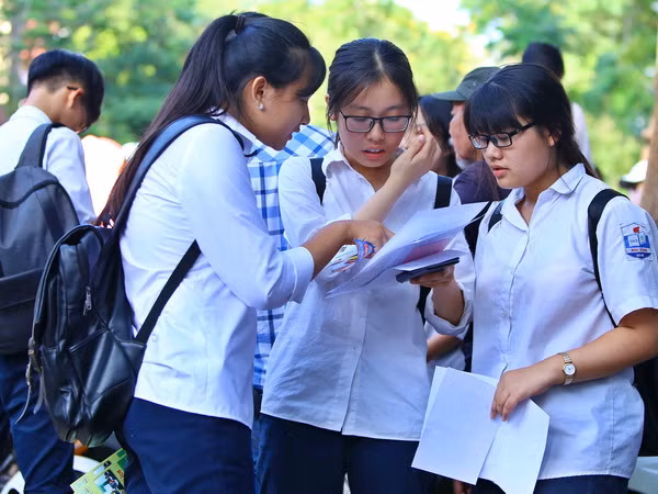 Kỳ thi vào lớp 10 công lập tại Hà Nội: Đề thi bám sát chương trình ảnh 1