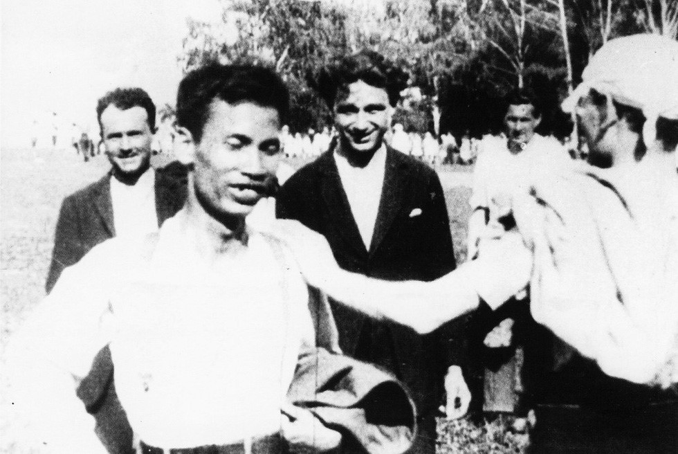 Image hình ảnh hình ảnh hình ảnh hình ảnh hình ảnh hình ảnh hình ảnh hình ảnh Bà Nga - Hình ảnh Bác Hồ từ Bến Nhà Rồng đến Quảng trường Ba Đình lịch sử ...