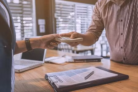 Những nguy cơ và rủi ro tiềm ẩn từ việc vay tiền trên mạng ảnh 2