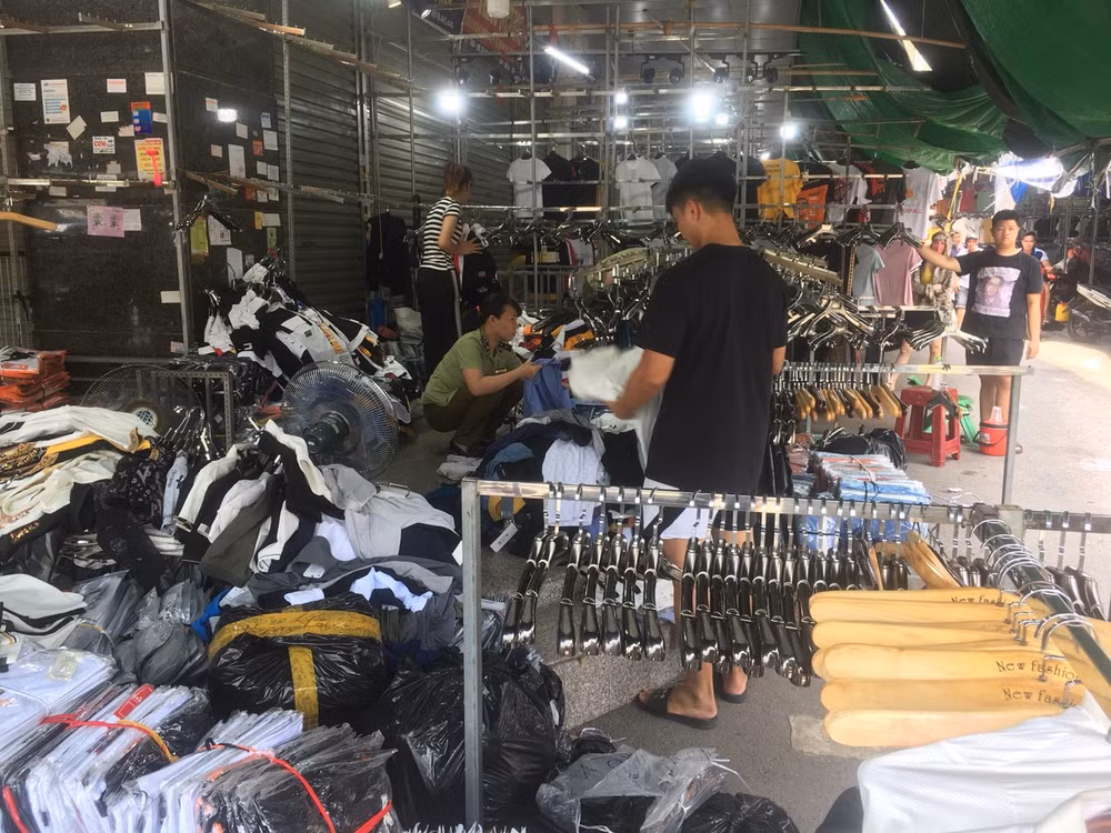 Xử phạt 7 cơ sở kinh doanh khu vực Ninh Hiệp hơn 100 triệu đồng ảnh 1