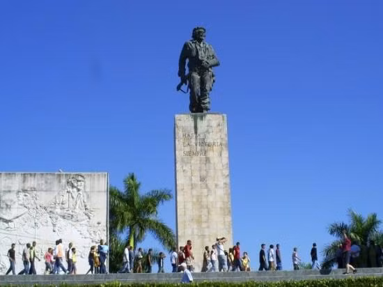 Tượng đài Che Guevara - điểm du lịch hấp dẫn tại đất nước Cuba ảnh 1