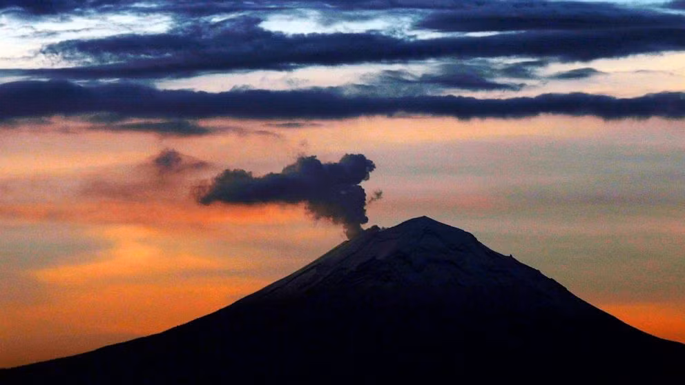 Mexico: Núi lửa Popocatépetl hoạt động mạnh, phun nhiều dung nham ảnh 1