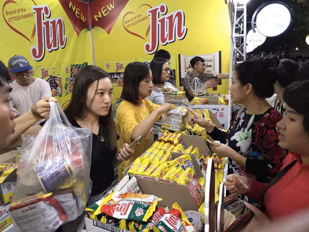 Nhiều chương trình giảm giá sâu trong Tháng Khuyến mại Hà Nội năm 2023 ảnh 2