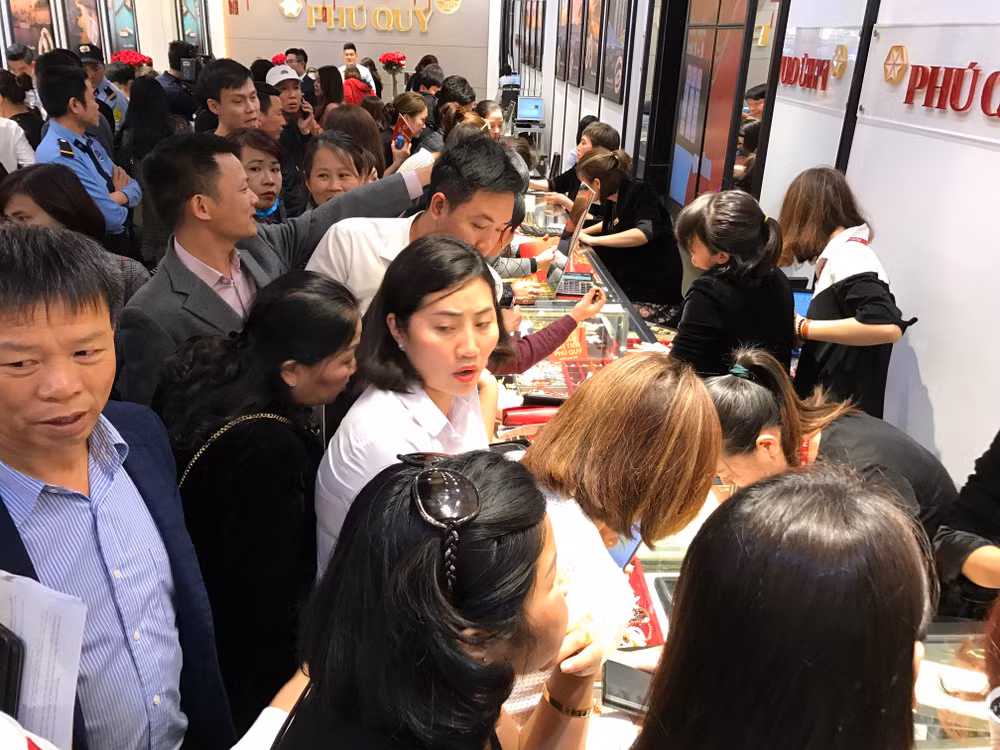 Giá vàng SJC trong nước ít biến động, tỷ giá trung tâm tăng 30 đồng ảnh 1