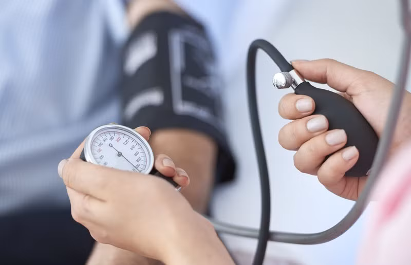 Giảm huyết áp ở người cao tuổi giúp ngăn ngừa bệnh sa sút trí tuệ ảnh 1