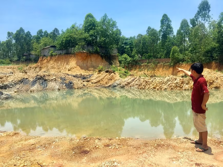 Khai thác đất đồi ở Ba Vì: Nhiều vùng đồi ở Phú Sơn bị ''băm nát'' ảnh 4