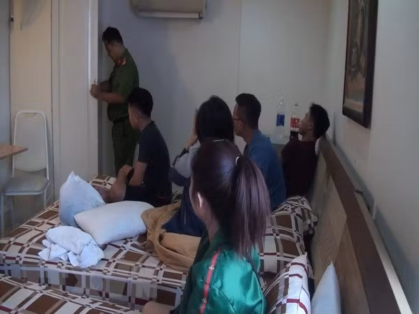 Bắc Ninh bắt quả tang hơn 200 đối tượng sử dụng ma túy trong khách sạn ảnh 1
