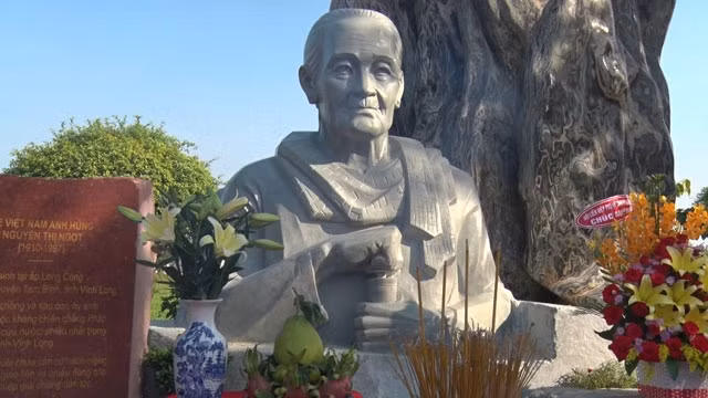 Khánh thành công trình tượng Mẹ Việt Nam Anh hùng Nguyễn Thị Ngọt ảnh 1