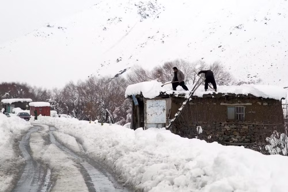 Hơn 200 người đã thiệt mạng trong vụ lở tuyết ở Afghanistan ảnh 1