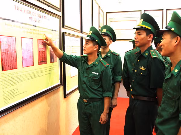 Triển lãm "Hoàng Sa, Trường Sa của Việt Nam" tại An Giang ảnh 1