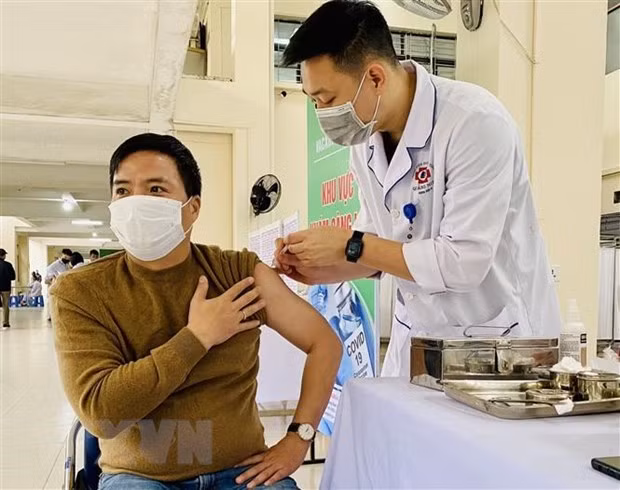 Ngày 18/12: Số ca mắc mới COVID-19 giảm gần một nửa so với hôm qua ảnh 1