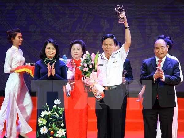 Sự kiện trong nước 10-16/10: Mưa lũ lịch sử ở các tinh miền Trung ảnh 4