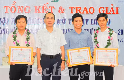 Chuyện về thầy giáo nối dài ước mơ cho trẻ vùng sâu ảnh 1