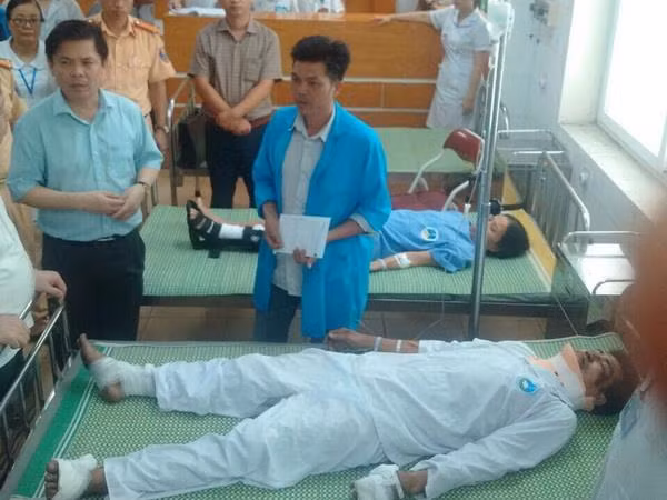 Bộ trưởng GTVT chỉ đạo điều tra vụ tai nạn thương tâm ở Quốc lộ 5 ảnh 1
