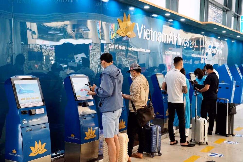 Vé máy bay Tết Nguyên đán nhiều chặng còn ít, mức giá cao chót vót ảnh 1